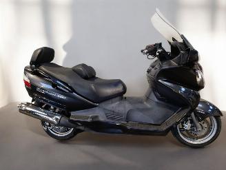 krockskadad bil bromfiets Suzuki  BURGMAN 2007/3