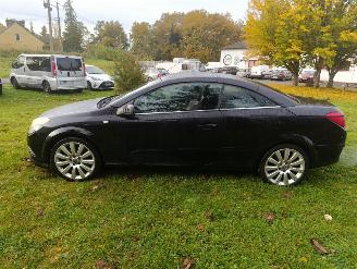 Opel Astra H TWINTOP CABRIOLET 1.9 CDTI- 16V TURBO picture 3