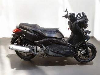 skadebil bromfiets Yamaha Xmax  2011/4