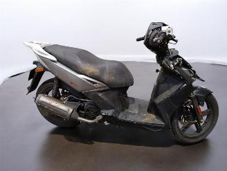 krockskadad bil bromfiets Kymco  AGILITY 2010/7