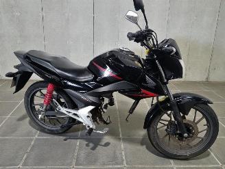 krockskadad bil motor Honda CBF 125  2015/7