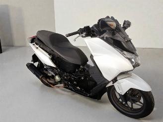 skadebil bromfiets Honda  FORZA NSS 2015/9