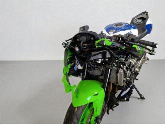 Kawasaki ZXR 400  picture 2