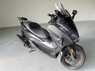 krockskadad bil bromfiets Honda  FORZA 2020/12