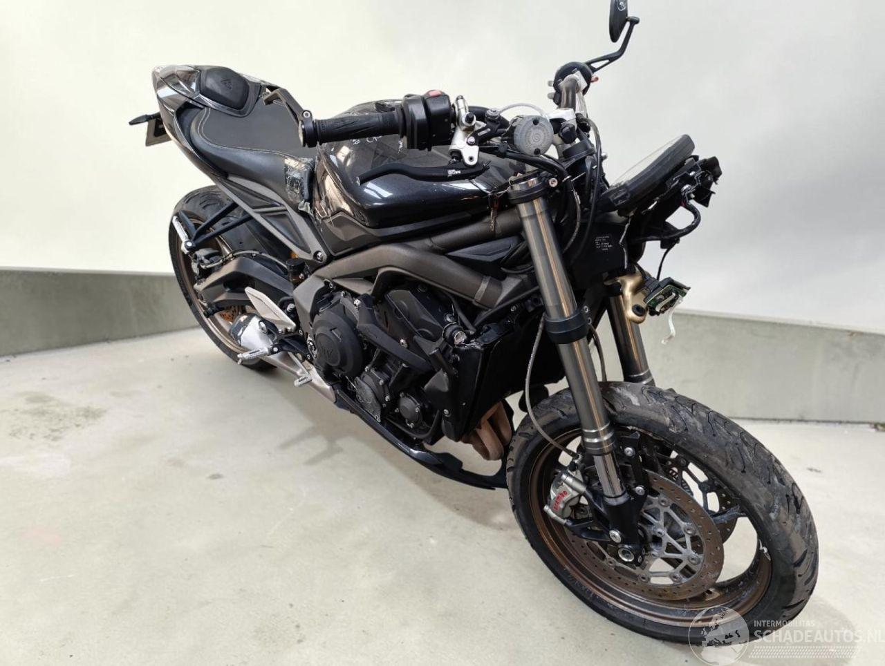 Triumph Street Triple RS