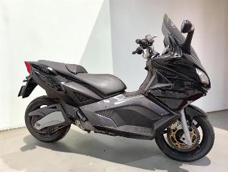 krockskadad bil bromfiets Aprilia  SRV 2014/4