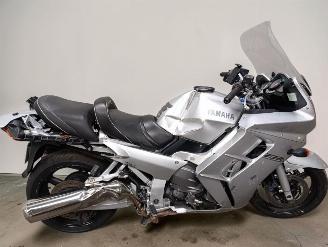 krockskadad bil motor Yamaha FJR 1300  2002/3