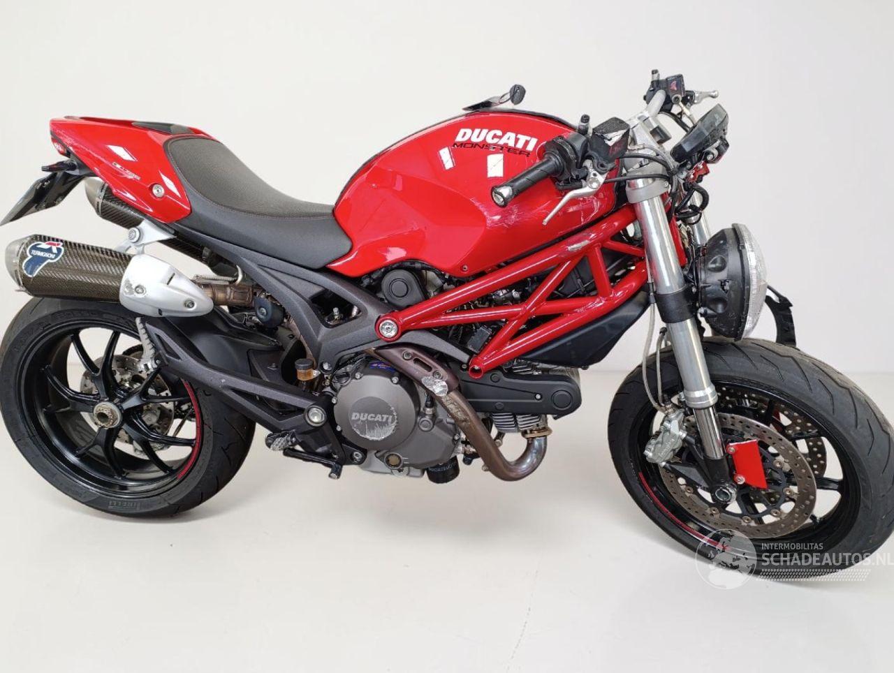 Ducati Monster 796 