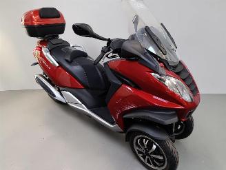 skadebil bromfiets Peugeot  METROPOLIS 2013/11