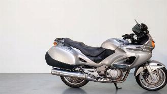 Coche accidentado Honda NTV 650  2005/5