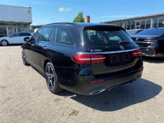 damaged passenger cars Mercedes E-klasse 300 T AMG Lin *PANO - NAVI - KAM* 2022/2