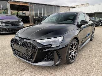 Unfallwagen Audi RS 3 Lim. Facelift *CARBON-MATRIX-SCHALENSITZE * 2025/2