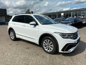 Volkswagen Tiguan 1.4 TSI e-Hybrid R-Line *PANO - AHK -KAM* picture 4