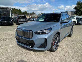krockskadad bil auto BMW iX1 eDrive20 M Sport Pro * KAM - HUD - NAV -AHK* 2025/4