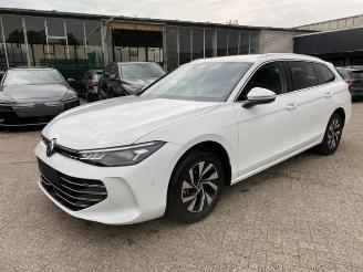 krockskadad bil auto Volkswagen Passat Variant Business 2.0 TDI DSG *KAM - AHK* 2025/4