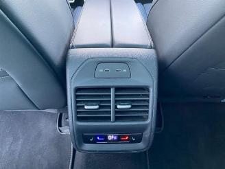 Volkswagen Passat Variant 2.0 TDI DSG R-Line * HUD - PANO * picture 25