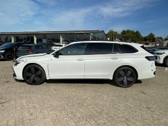 Volkswagen Passat Variant 2.0 TDI DSG R-Line * HUD - PANO * picture 4