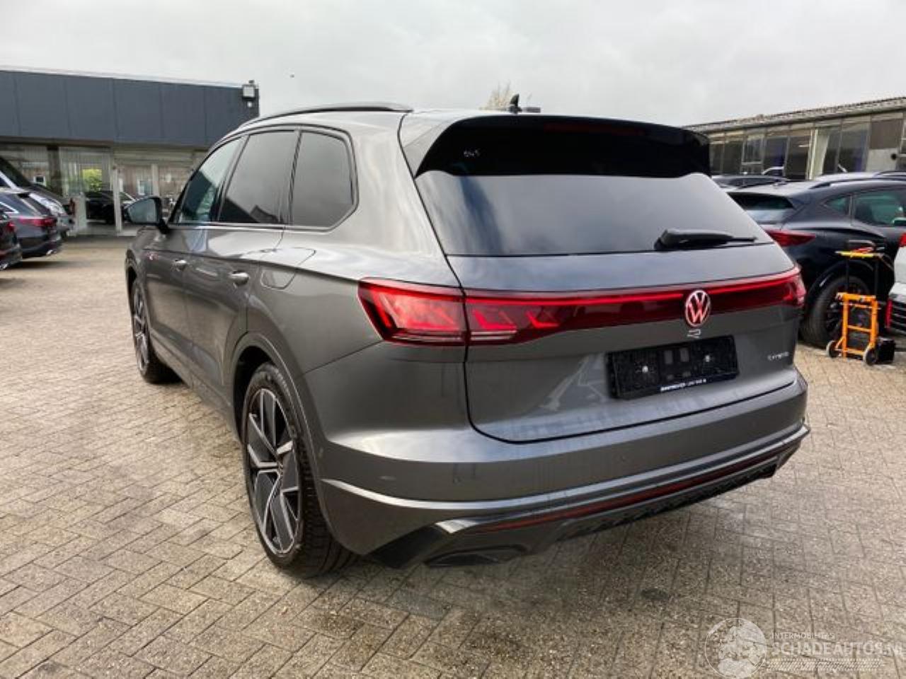 Volkswagen Touareg R * PANO - AHK - KAM *