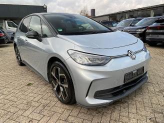 Damaged car Volkswagen ID.3 Pro Goal *HEAD-UP - 360 KAM - NAVI* 2025/2