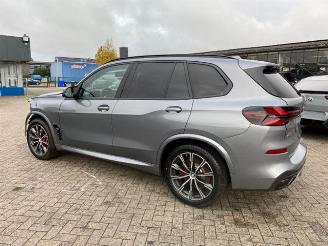 krockskadad bil auto BMW X5 M60i xDrive *HEAD UP - PANO - AHK - KAM* 2024/11