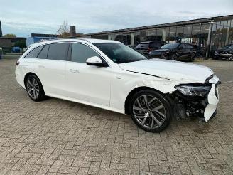 skadebil auto Mercedes E-klasse 300 T Avantgard * KAM - AHK - NAV * 2025/2
