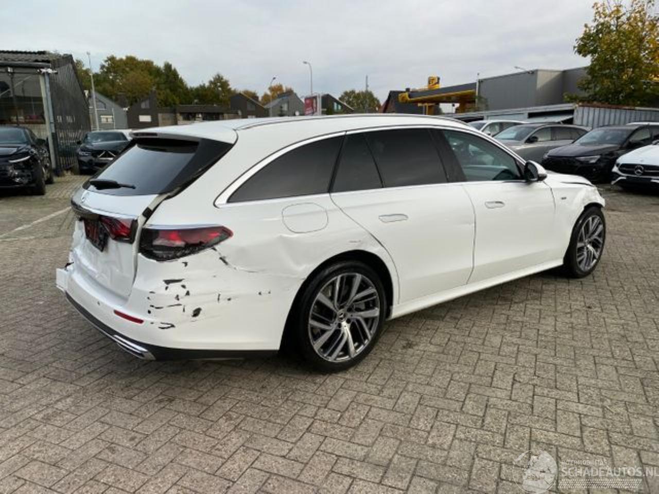 Mercedes E-klasse 300 T Avantgard * KAM - AHK - NAV *