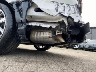 Mercedes E-klasse 300 T Avantgard * KAM - AHK - NAV * picture 18