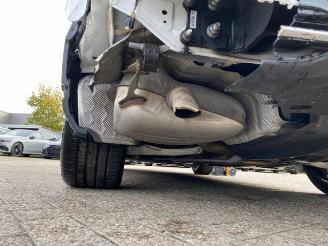 Mercedes E-klasse 300 T Avantgard * KAM - AHK - NAV * picture 19