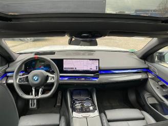 BMW i5 M60 xDrive Touring *HEAD-UP - PANO - AHK* picture 17