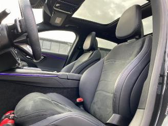 Mercedes E-klasse 300d T 4Matic AMG Lin Prmium*HAD-UP - PANO* picture 15