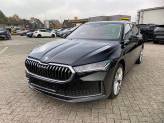 krockskadad bil auto Skoda Superb Combi 1.5 TSI iV L&K *HEAD-UP - PANO-AHK* 2025/3