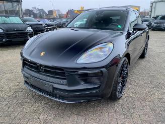 krockskadad bil auto Porsche Macan GTS *PANO - KAM - NAV - BOSE* 2024/2