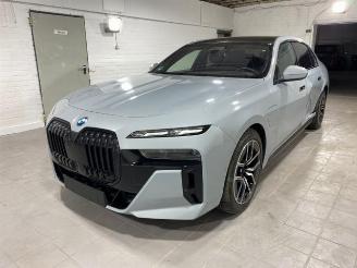 Vaurioauto  passenger cars BMW 7-serie  2023/7