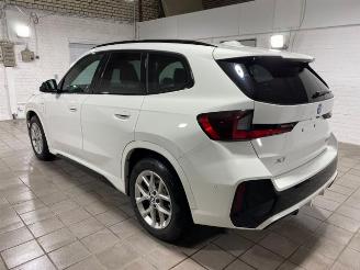 krockskadad bil auto BMW X1 xDrive30e M Sport HUD/AHK/360/H&K/NAVI 2024/3