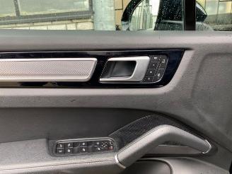 Porsche Cayenne E-Hybrid Coupe Platinum Edition picture 22