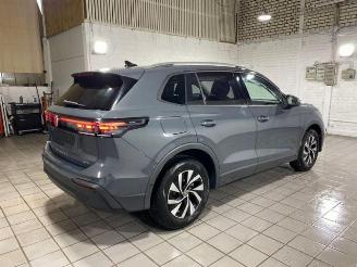 Unfallwagen Volkswagen Tiguan 1.5 eTSI DSG Life 2025/11