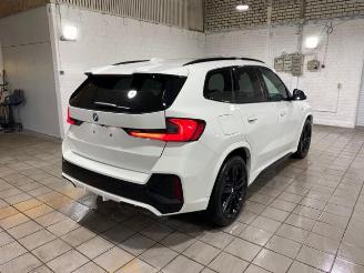 krockskadad bil auto BMW X1 xDrive23d M Sport Pro PANO/HUD/360/AHK/H&K 2025/3