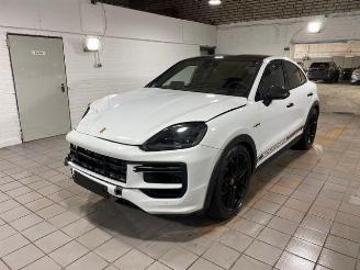 Coche accidentado Porsche Cayenne Coupe Turbo E-Hybrid mit GT-Paket 2024/12