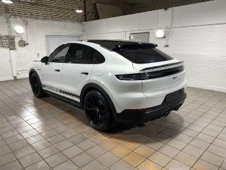 Auto incidentate Porsche Cayenne Coupe Turbo E-Hybrid mit GT-Paket 2024/12