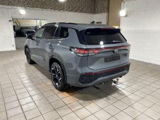 krockskadad bil auto Volkswagen Tayron 1.5 TSI e-Hybrid R-Line PANO/HUD/360/AHK 2025/4