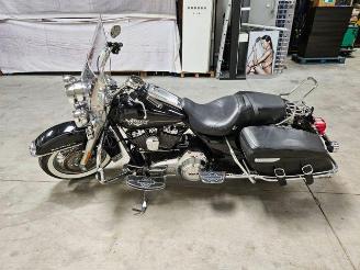 krockskadad bil auto Harley-Davidson Road King FLHR Kesstech 2011/3