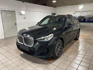 krockskadad bil auto BMW iX1 eDrive20 M Sport KAM/H&K 2026/4