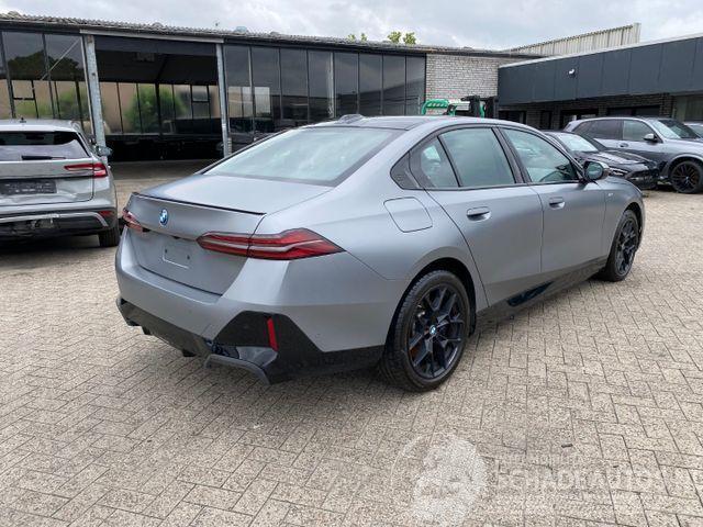 BMW i5 xDrive40 M Sport Pro PANO/HUD/AHK/360/NAVI