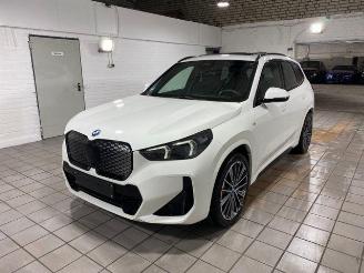 krockskadad bil auto BMW iX1 xDrive30 M Sport Pro HUD/PANO/360/AHK/H&K 2024/10