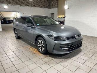 Auto incidentate Volkswagen Passat Variant 2.0 TDI DSG Business HUD/AHK/SH 2024/10