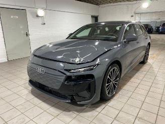 krockskadad bil auto Audi A6 avant A6 e-tron Avant Performance AHK/360/NAVI 2025/7