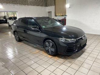 Volkswagen Passat Variant 1.5 TSI e-Hybrid R-Line HUD/360 picture 2