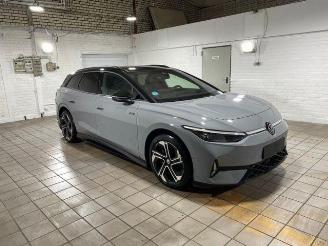 krockskadad bil auto Volkswagen ID.7 Tourer GTX 4Motion PANO/HUD/AHK/360/H&K 2025/3