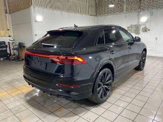 krockskadad bil auto Audi Q8 50 TDI quattro s line STANDHZG/PANO/AHK/KAM 2025/2