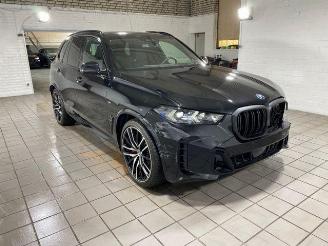 krockskadad bil auto BMW X5 xDrive50e M Sport Pro PANO/HUD/AHK/360/H&K 2026/3